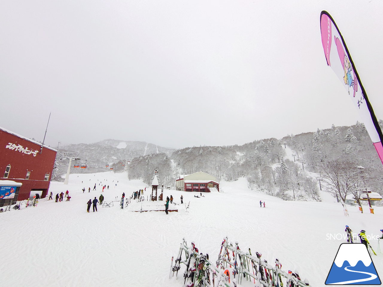 札幌国際スキー場｜待ちに待った天然雪がたっぷり！ふかふかの粉雪と戯れる、贅沢な2021-2022ウィンターシーズン『初滑り』☆